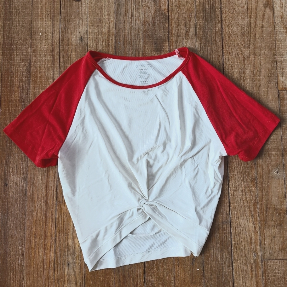 Buffbunny knotty raglan crop top